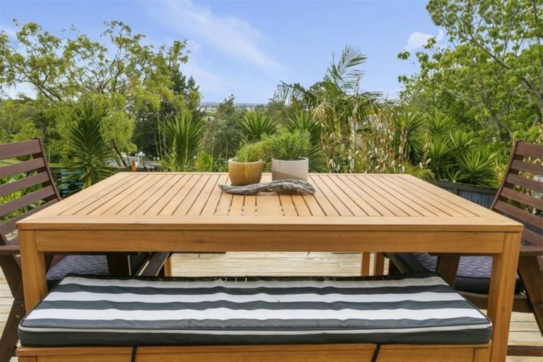 Photo of property in 31 Sunnyside Road, Sunnyvale, Auckland, 0612