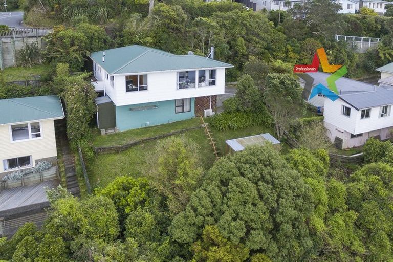 Photo of property in 18 Salford Street, Newlands, Wellington, 6037