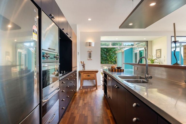 Photo of property in 365 Karaka Bay Road, Karaka Bays, Wellington, 6022