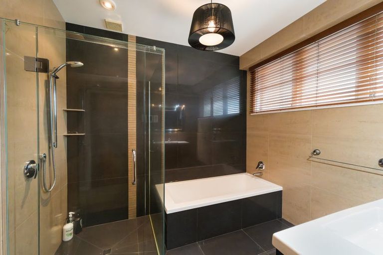 Photo of property in 8 Goodwyn Crescent, Hokowhitu, Palmerston North, 4410
