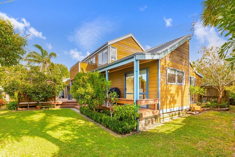 Photo of property in 2/397 East Coast Road, Mairangi Bay, Auckland, 0630
