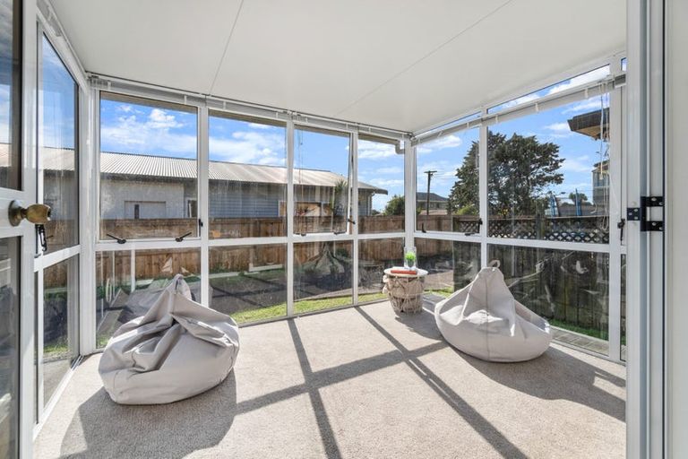 Photo of property in 2/25 Scott Avenue, Mangere Bridge, Auckland, 2022