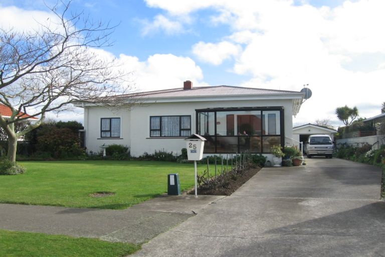 Photo of property in 25 Puriri Terrace, Roslyn, Palmerston North, 4414