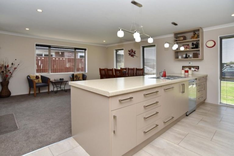 Photo of property in 7 Walnut Way, Rangiora, 7400