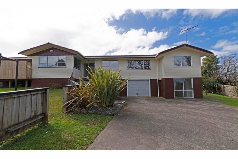 Photo of property in 1 Shale Avenue, Massey, Auckland, 0614