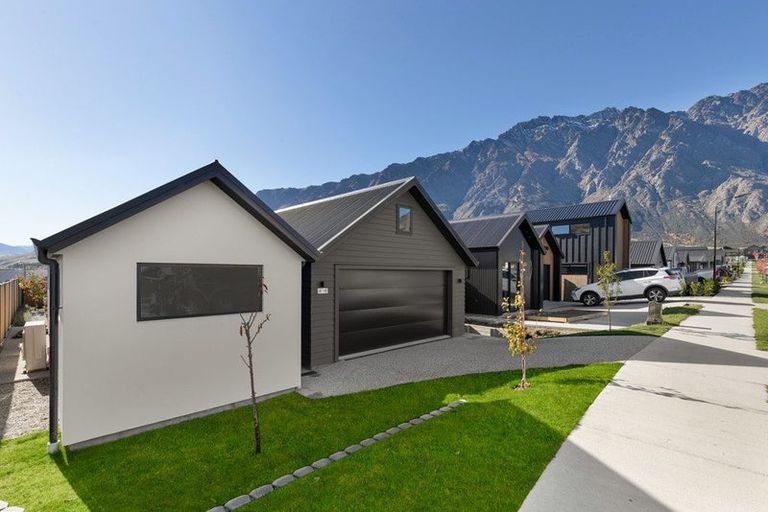 Photo of property in 32 Plough Street, Jacks Point, 9371