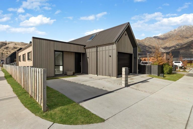 Photo of property in 1 Bellamore Street, Lake Hayes, Queenstown, 9304