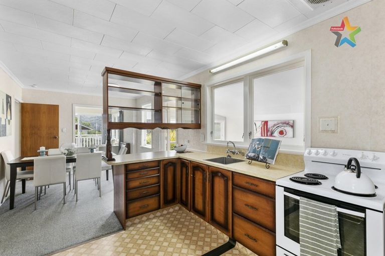 Photo of property in 6 Volkner Grove, Waterloo, Lower Hutt, 5011