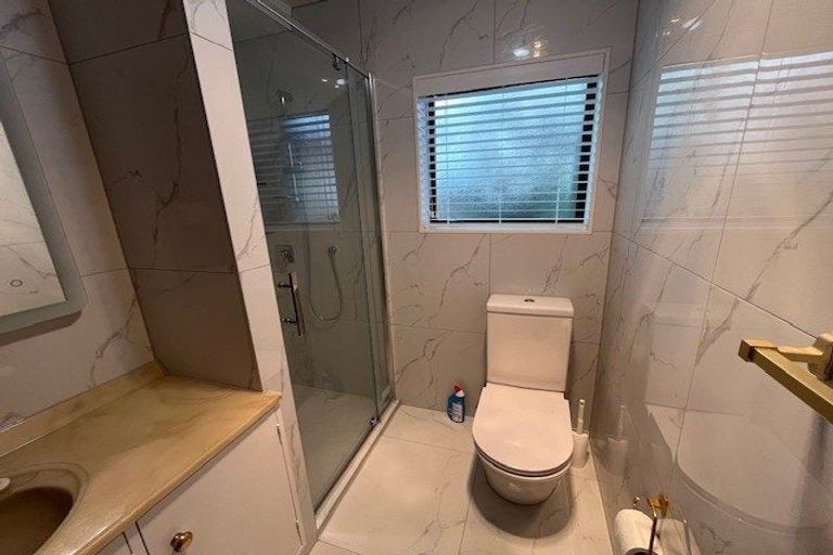 Photo of property in 1 Kincraig Place, Highland Park, Auckland, 2010