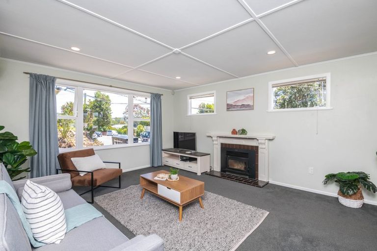 Photo of property in 58 Catherine Crescent, Paparangi, Wellington, 6037