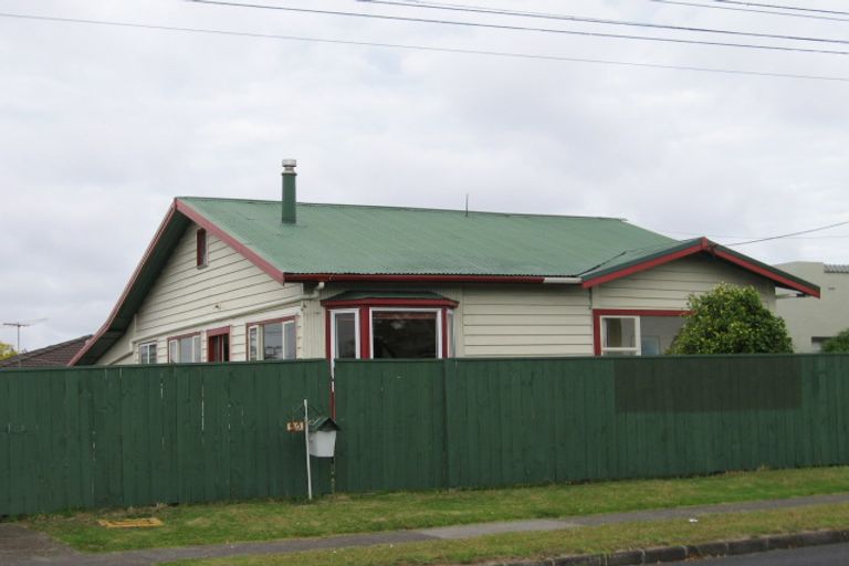 Photo of property in 30 Rimu Street, New Lynn, Auckland, 0600