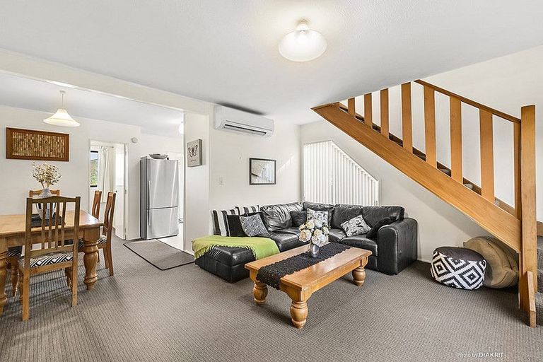 Photo of property in 9 Commons Way, Crofton Downs, Wellington, 6035