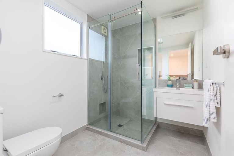 Photo of property in 1/48 Philomel Crescent, Bayswater, Auckland, 0622