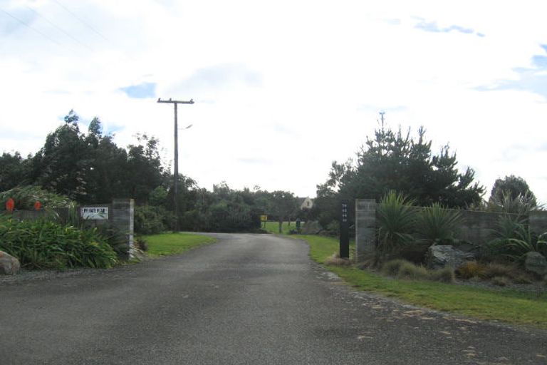 Photo of property in 84 Waicola Drive, Fitzherbert, Palmerston North, 4471