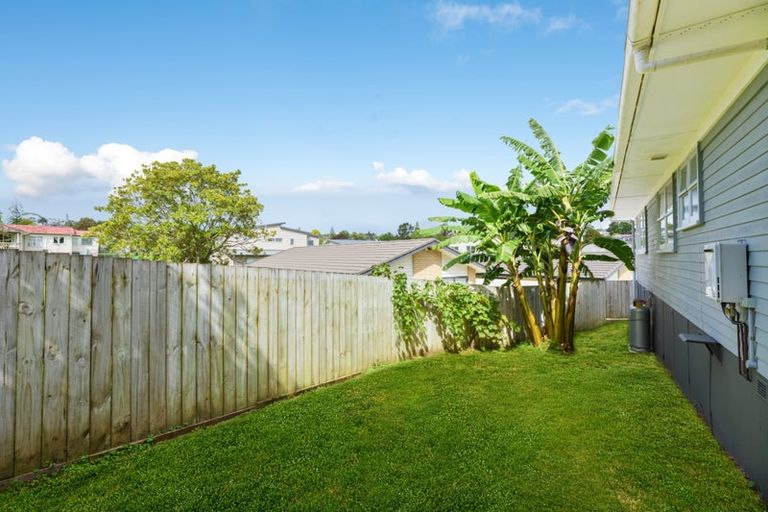 Photo of property in 37 Awaroa Road, Sunnyvale, Auckland, 0612