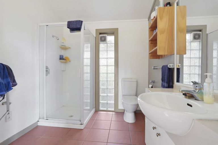 Photo of property in 78 Coulter Road, Henderson Valley, Auckland, 0614