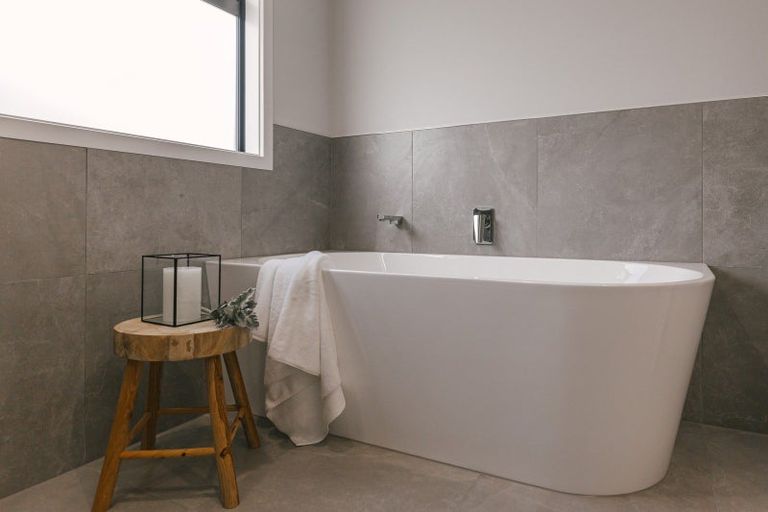 Photo of property in 27 Daniel Place, Kelvin Grove, Palmerston North, 4414