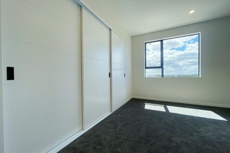 Photo of property in 18 Puihi Crescent, Massey, Auckland, 0614