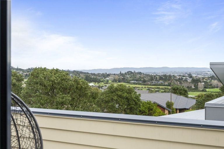 Photo of property in 47 Kittiwake Drive, Schnapper Rock, Auckland, 0632