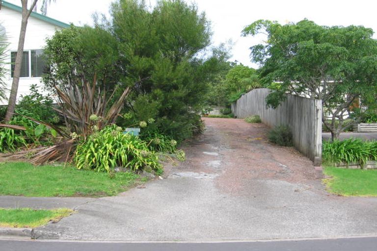 Photo of property in 2/4 Kahikatea Place, Ranui, Auckland, 0612