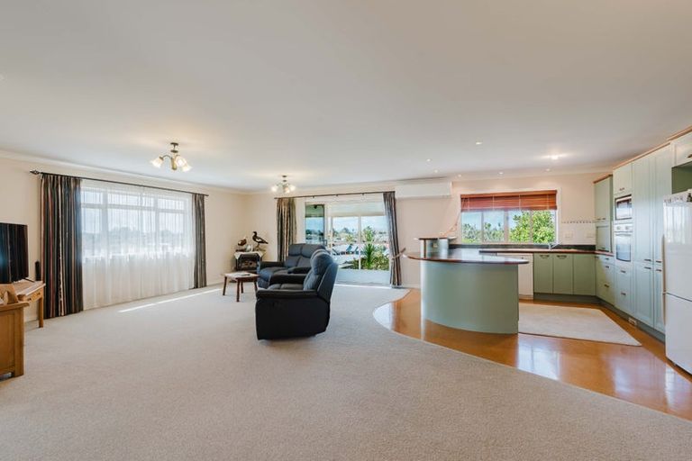 Photo of property in 82 Rototuna Road, Rototuna, Hamilton, 3210