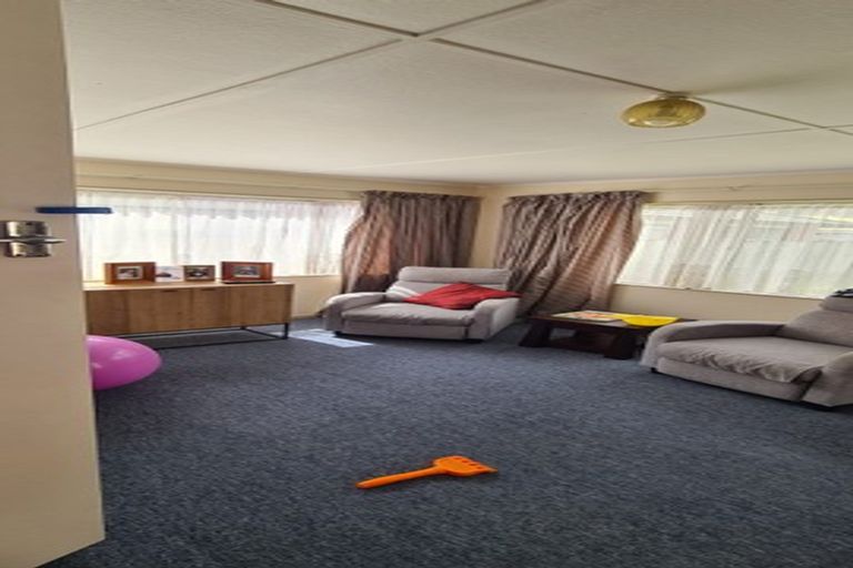 Photo of property in 28 Gibbons Street, Upper Hutt Central, Upper Hutt, 5018