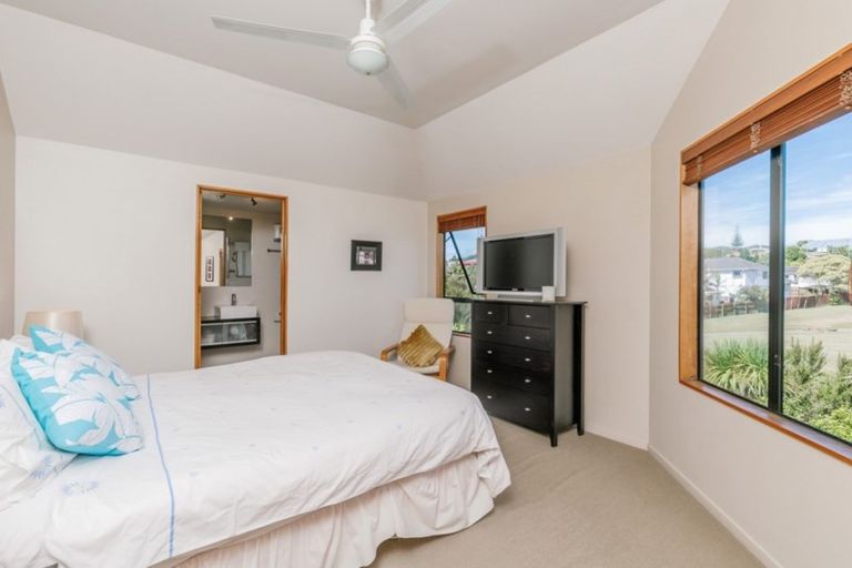 Photo of property in 2/60 Centorian Drive, Windsor Park, Auckland, 0632
