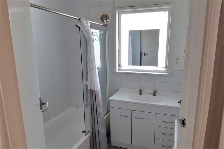 Photo of property in 81 Lauderdale Road, Birkdale, Auckland, 0626