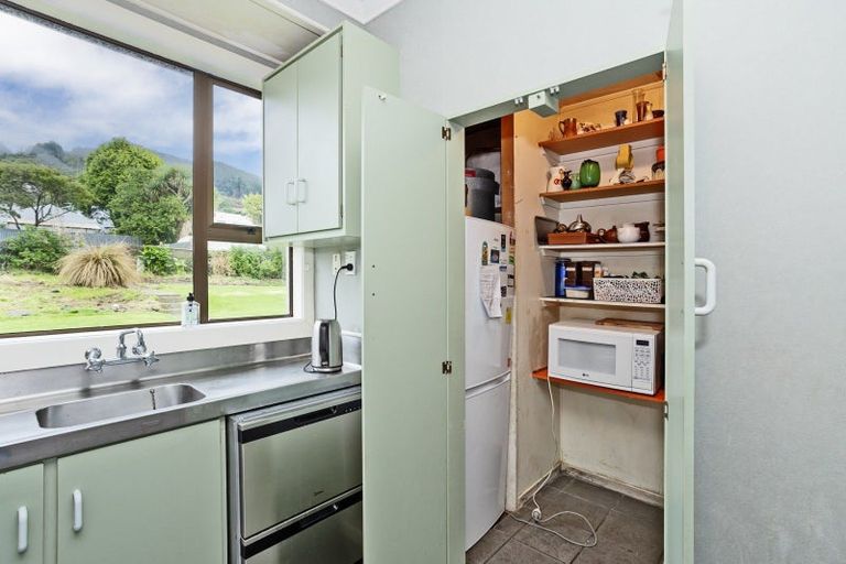 Photo of property in 180 Marine Parade, Bluff, 9814