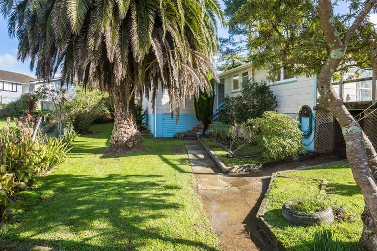 Photo of property in 23 Cornwall Crescent, Cannons Creek, Porirua, 5024