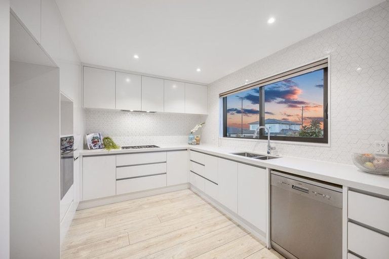 Photo of property in 2 James Mcleod Way, Silverdale, 0932