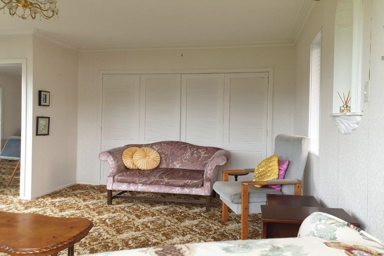 Photo of property in 5 Turakina Street, Merrilands, New Plymouth, 4312