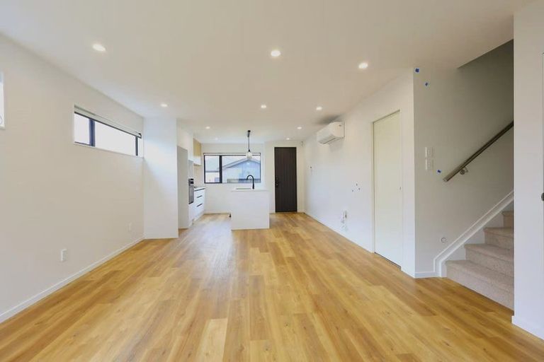 Photo of property in 5/25 Hutchinson Avenue, New Lynn, Auckland, 0600