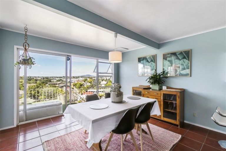 Photo of property in 28 Weldene Avenue, Glenfield, Auckland, 0629