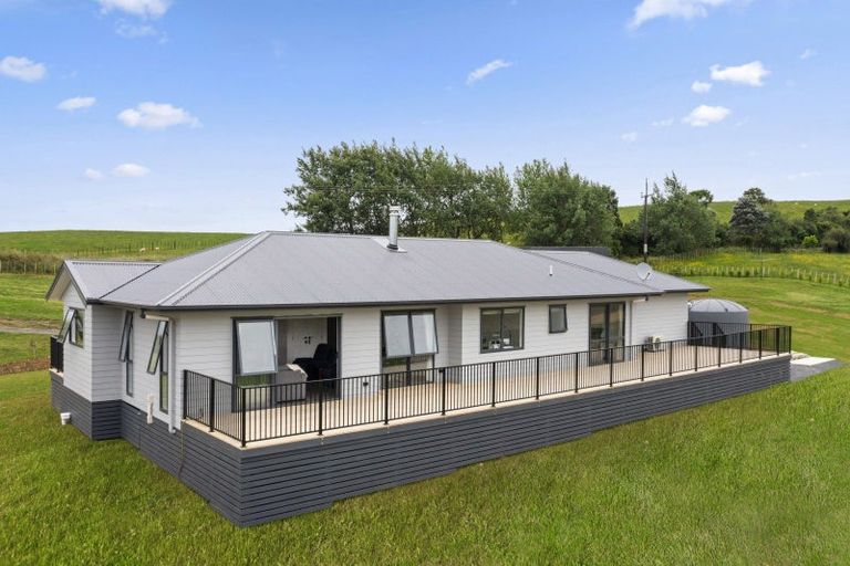 Photo of property in 64 Ruapuke Road, Raglan, 3296