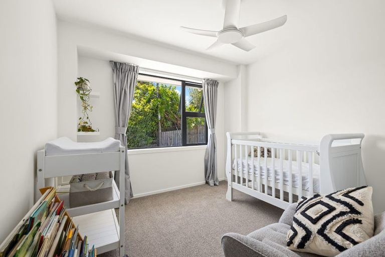 Photo of property in 1/92 Saddleback Rise, Murrays Bay, Auckland, 0630