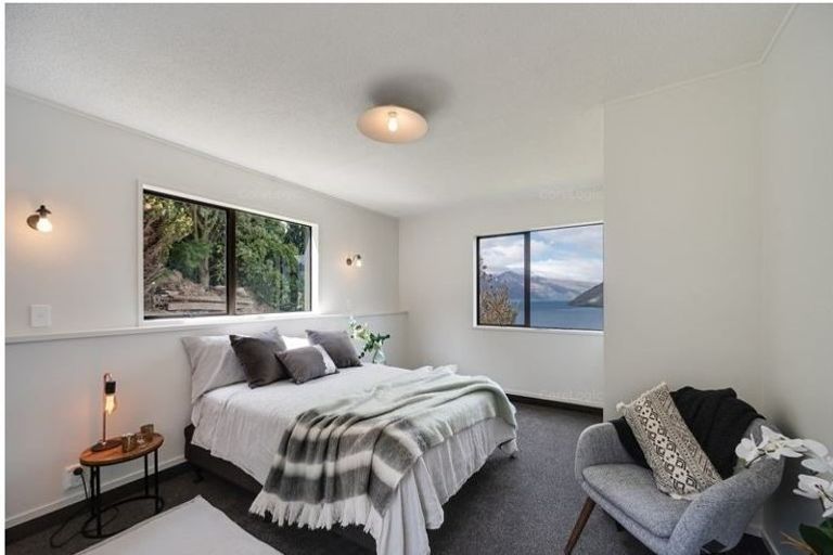 Photo of property in 67 Wynyard Crescent, Fernhill, Queenstown, 9300