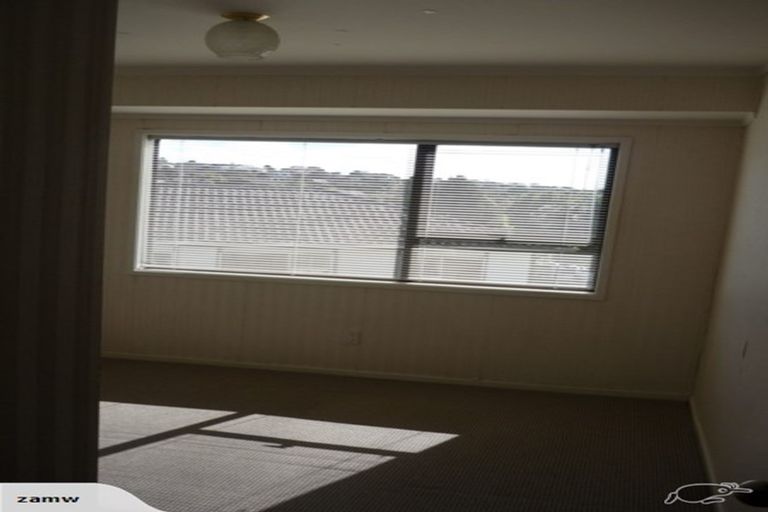 Photo of property in 2/15 Louise Place, Browns Bay, Auckland, 0630