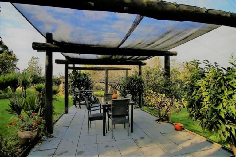 Photo of property in 56 Henwood Road, Taupaki, Henderson, 0782