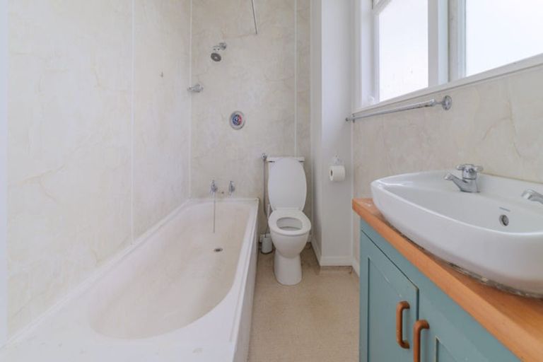 Photo of property in 72b Arimu Road, Papakura, 2110