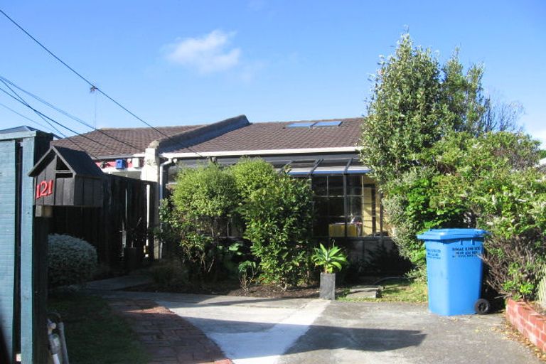 Photo of property in 119 Queens Drive, Lyall Bay, Wellington, 6022
