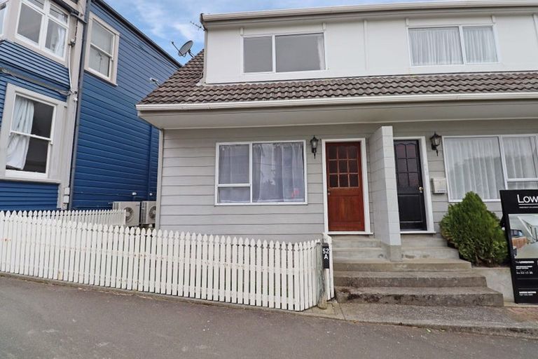 Photo of property in 52 Roxburgh Street, Mount Victoria, Wellington, 6011