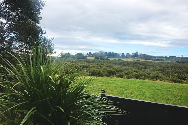 Photo of property in 36 Seaward Place, Wattle Downs, Auckland, 2103