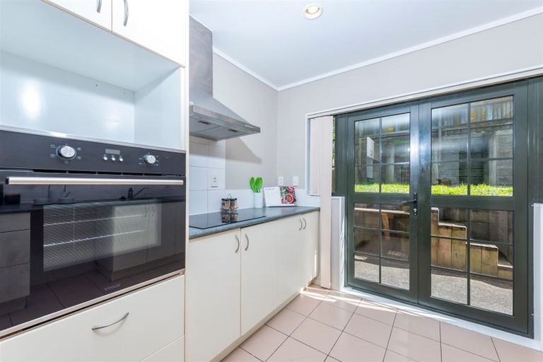 Photo of property in 30 Ginders Drive, Massey, Auckland, 0614