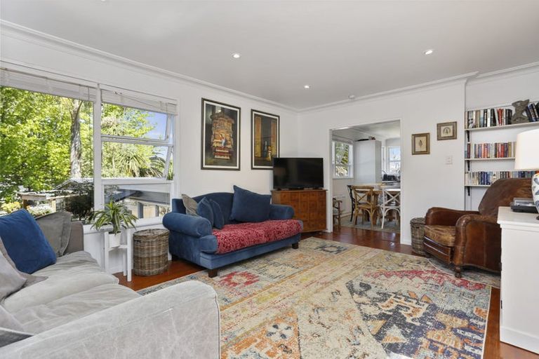 Photo of property in 30 Arosa Place, Forrest Hill, Auckland, 0620