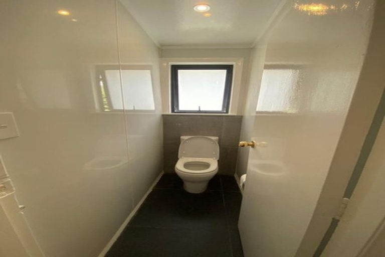 Photo of property in 65 Kelman Road, Kelston, Auckland, 0602