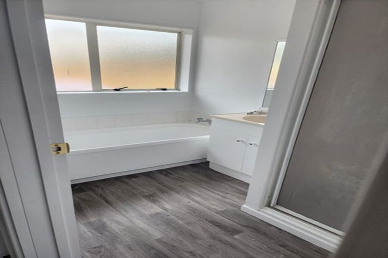 Photo of property in 5 Woodlark Close, Weymouth, Auckland, 2103