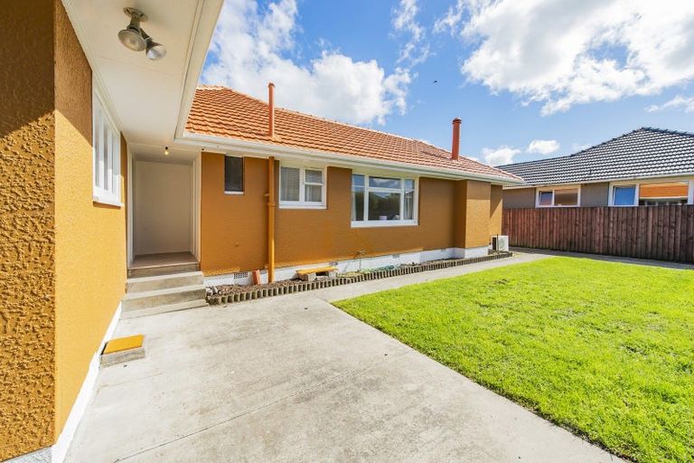 Photo of property in 15 Middlepark Road, Sockburn, Christchurch, 8042