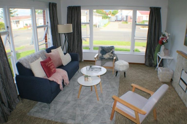 Photo of property in 57 Weraroa Road, Levin, 5510