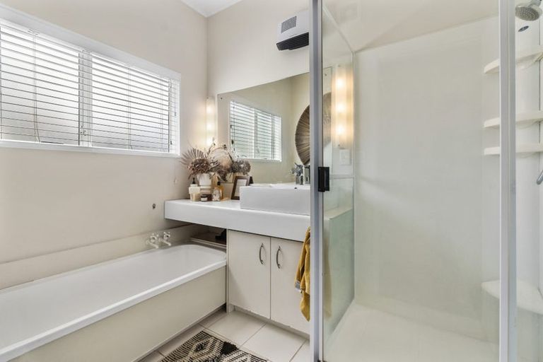 Photo of property in 1/21 Onepoto Road, Hauraki, Auckland, 0622